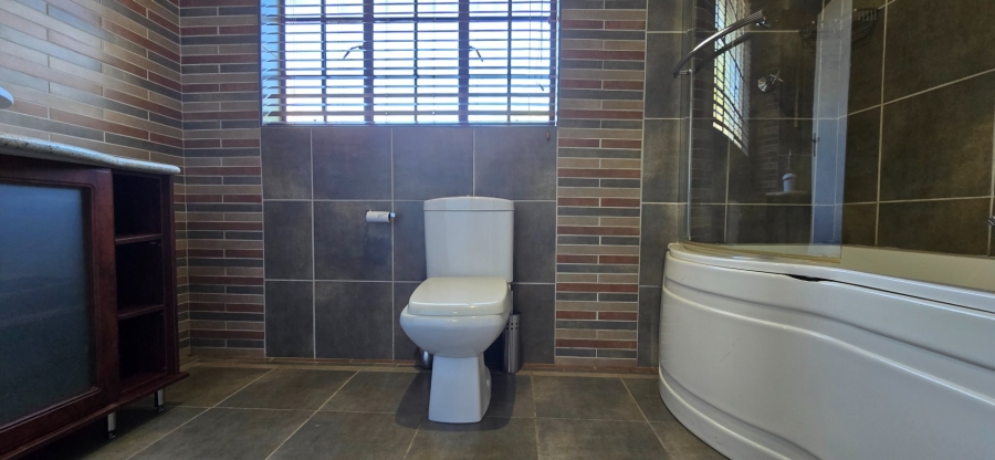 5 Bedroom Property for Sale in Stilfontein Ext 4 North West